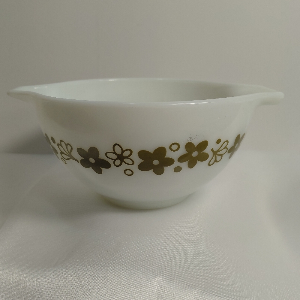 Vintage Pyrex Springblossom 441 (Small) Cinderella Mixing Bowl